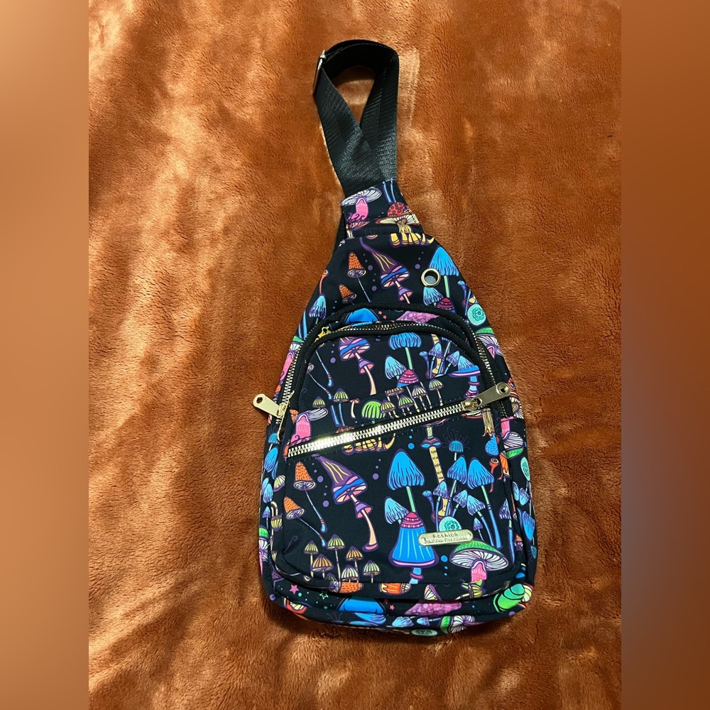Mushroom Sling Bag 🍄NWOT🍄‍🟫